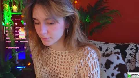 Snapshot of soft_animal chatting on October 15, 7:30 am E online show from October 15, 7:30 am