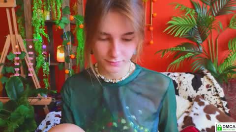 Snapshot of soft_animal chatting on October 18, 7:20 am E online show from October 18, 7:20 am