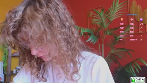 Snapshot of soft_animal chatting on February 3, 9:03 am E online show from February 3, 9:03 am