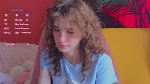 Snapshot of soft_animal chatting on February 18, 8:54 am E online show from February 18, 8:54 am