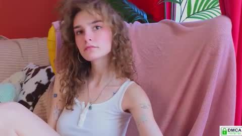 Snapshot of soft_animal chatting on February 25, 8:46 am E online show from February 25, 8:46 am