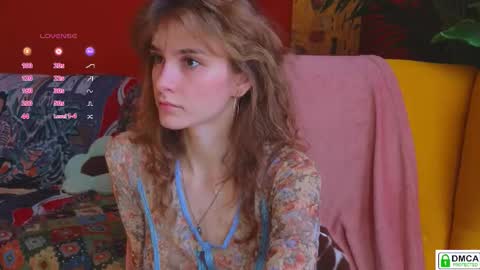 Snapshot of soft_animal chatting on March 4, 8:31 am E online show from March 4, 8:31 am