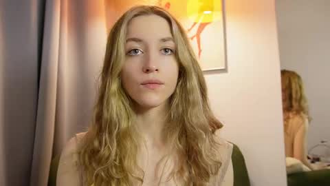 Snapshot of softdreamer_ chatting on November 19, 2:28 pm softdreamer_ online show from November 19, 2:28 pm