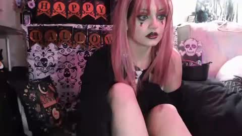 Snapshot of softgothprincess chatting on October 25, 3:36 am softgothprincess online show from October 25, 3:36 am