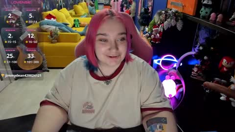 Snapshot of softie_sofy chatting on December 26, 3:31 pm Sofie online show from December 26, 3:31 pm