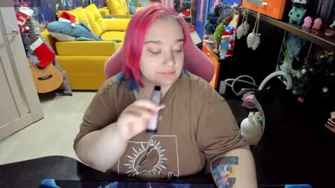 Snapshot of softie_sofy chatting on December 30, 1:58 am Sofie online show from December 30, 1:58 am