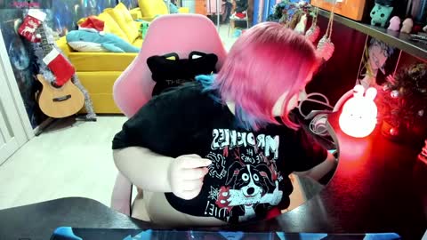 Snapshot of softie_sofy chatting on December 31, 1:57 am Sofie online show from December 31, 1:57 am