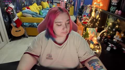 Snapshot of softie_sofy chatting on January 2, 1:49 am Sofie online show from January 2, 1:49 am