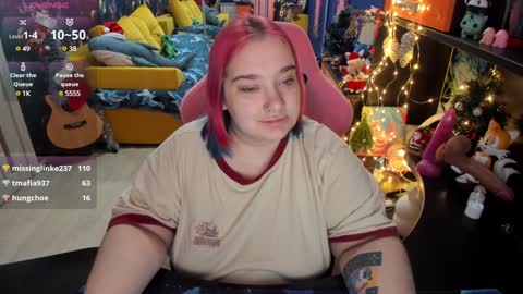 Snapshot of softie_sofy chatting on January 2, 5:14 am Sofie online show from January 2, 5:14 am