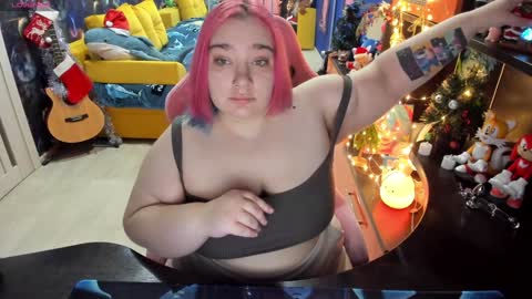 Snapshot of softie_sofy chatting on January 3, 1:48 am Sofie online show from January 3, 1:48 am