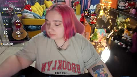 Snapshot of softie_sofy chatting on January 8, 5:27 am Sofie online show from January 8, 5:27 am
