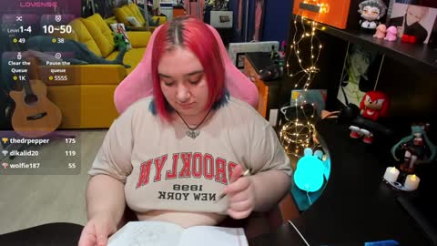 Snapshot of softie_sofy chatting on January 23, 5:45 am Sofie online show from January 23, 5:45 am