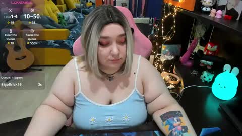 Snapshot of softie_sofy chatting on February 11, 5:05 am Sofie online show from February 11, 5:05 am