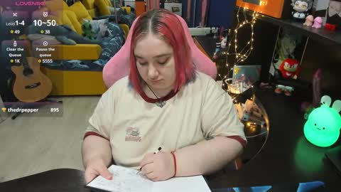 Snapshot of softie_sofy chatting on February 13, 5:37 am Sofie online show from February 13, 5:37 am