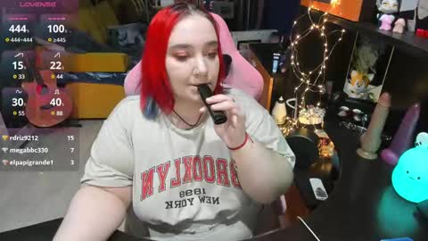 Snapshot of softie_sofy chatting on March 5, 12:33 pm Sofie online show from March 5, 12:33 pm