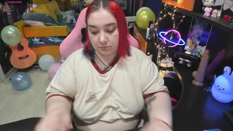 Snapshot of softie_sofy chatting on March 8, 3:06 am Sofie online show from March 8, 3:06 am