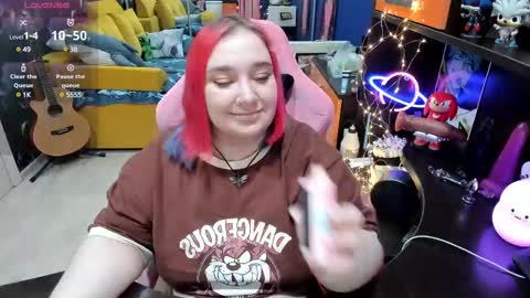 Snapshot of softie_sofy chatting on March 11, 10:51 am Sofie online show from March 11, 10:51 am