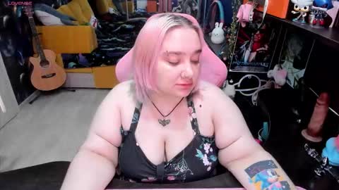 Snapshot of softie_sofy chatting on September 17, 2:24 am Sofie online show from September 17, 2:24 am