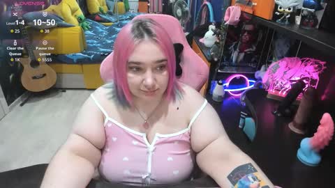 Snapshot of softie_sofy chatting on October 6, 11:24 pm Sofie online show from October 6, 11:24 pm