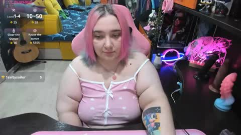 Snapshot of softie_sofy chatting on October 10, 3:05 am Sofie online show from October 10, 3:05 am