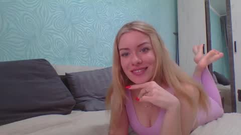 softy_aura online show from March 25, 7:58 am