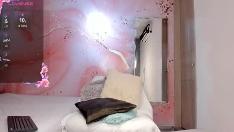 Snapshot of sol_nova chatting on February 6, 3:33 am Sol online show from February 6, 3:33 am