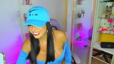 Snapshot of solange_koi chatting on May 16, 5:37 am instagram evalunavelez1. online show from May 16, 5:37 am