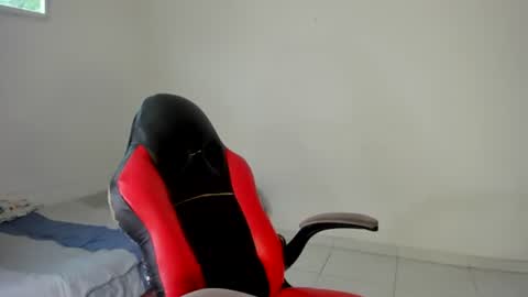 Moonie  online show from September 18, 10:01 pm