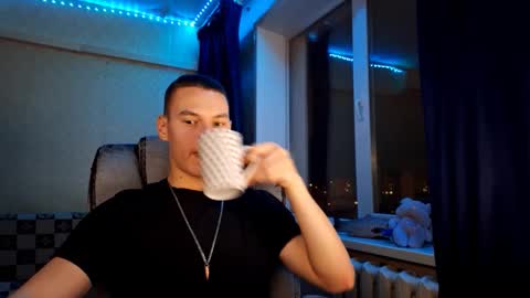 Max online show from November 27, 9:17 pm