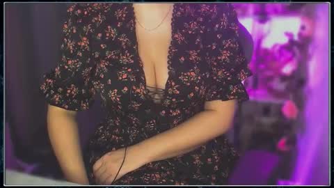 Snapshot of solisgaby chatting on November 11, 1:55 pm Gaby Solis online show from November 11, 1:55 pm