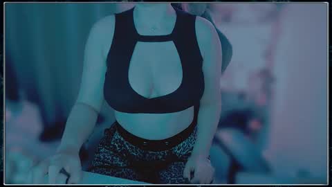 Snapshot of solisgaby chatting on November 23, 1:22 pm Gaby Solis online show from November 23, 1:22 pm