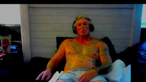 I love watching beautiful women play with themselves online show from April 26, 7:00 pm