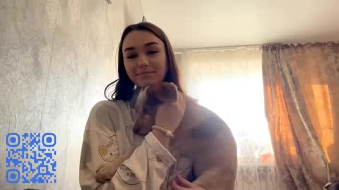 Snapshot of somerfrieler chatting on October 30, 7:10 am Hello My name is Jane im new model here and little but shy but curious. online show from October 30, 7:10 am