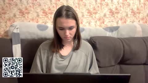 Snapshot of somerfrieler chatting on November 3, 7:59 pm Hello My name is Jane im new model here and little but shy but curious. online show from November 3, 7:59 pm