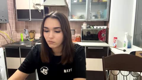 Snapshot of somerfrieler chatting on December 14, 4:01 pm Hello My name is Jane im new model here and little but shy but curious. online show from December 14, 4:01 pm