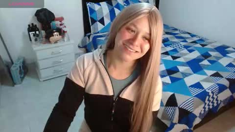 Snapshot of soniafuckboobs chatting on October 1, 1:28 pm soniafuckboobs online show from October 1, 1:28 pm