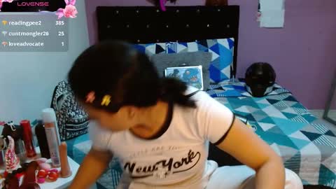 Snapshot of sonialatin69 chatting on February 5, 10:01 pm sonialatin69 online show from February 5, 10:01 pm