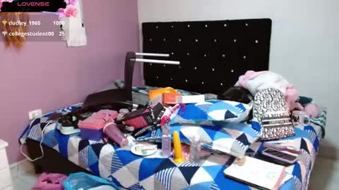 Snapshot of sonialatin69 chatting on February 7, 9:15 pm sonialatin69 online show from February 7, 9:15 pm