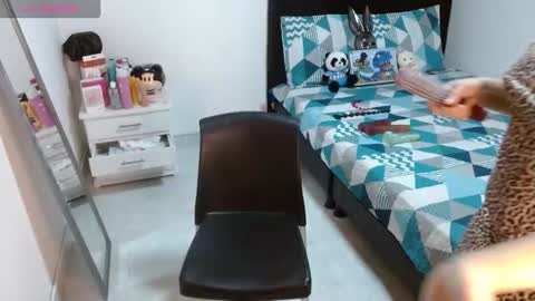 Snapshot of sonialatin69 chatting on September 15, 12:27 pm sonialatin69 online show from September 15, 12:27 pm