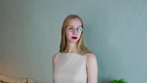 Snapshot of sonleduc chatting on November 28, 1:52 am Im Lina Welcome guys online show from November 28, 1:52 am