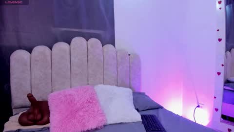 Snapshot of soofii_james chatting on September 17, 11:34 am sofi online show from September 17, 11:34 am