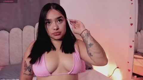 Snapshot of soofii_james chatting on October 4, 12:25 pm sofi online show from October 4, 12:25 pm