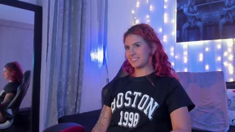 Snapshot of sophi_01 chatting on December 26, 10:26 am sophie online show from December 26, 10:26 am