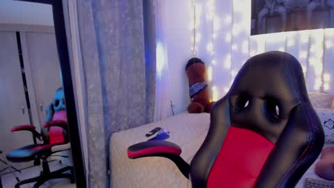 Snapshot of sophi_01 chatting on January 25, 5:51 am sophie online show from January 25, 5:51 am