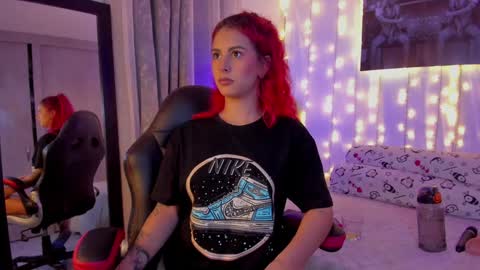 Snapshot of sophi_01 chatting on January 31, 6:24 am sophie online show from January 31, 6:24 am