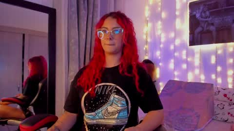 Snapshot of sophi_01 chatting on January 31, 9:27 am sophie online show from January 31, 9:27 am