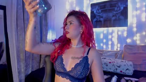 Snapshot of sophi_01 chatting on February 8, 6:12 am sophie online show from February 8, 6:12 am