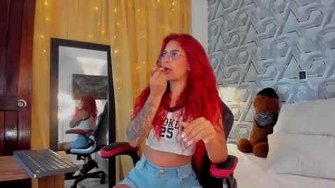 Snapshot of sophi_01 chatting on October 24, 10:50 pm sophie online show from October 24, 10:50 pm