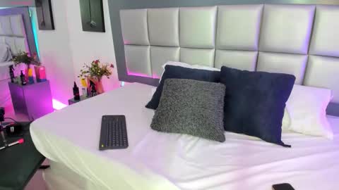 Snapshot of sophi_leone_ chatting on February 3, 12:43 pm sophi Leone online show from February 3, 12:43 pm