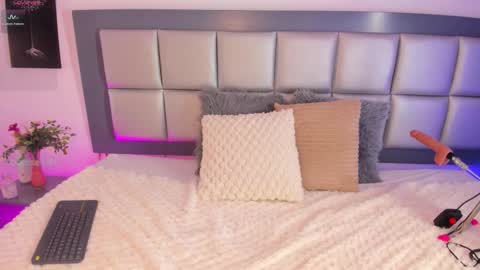 Snapshot of sophi_leone_ chatting on February 27, 3:12 pm sophi Leone online show from February 27, 3:12 pm